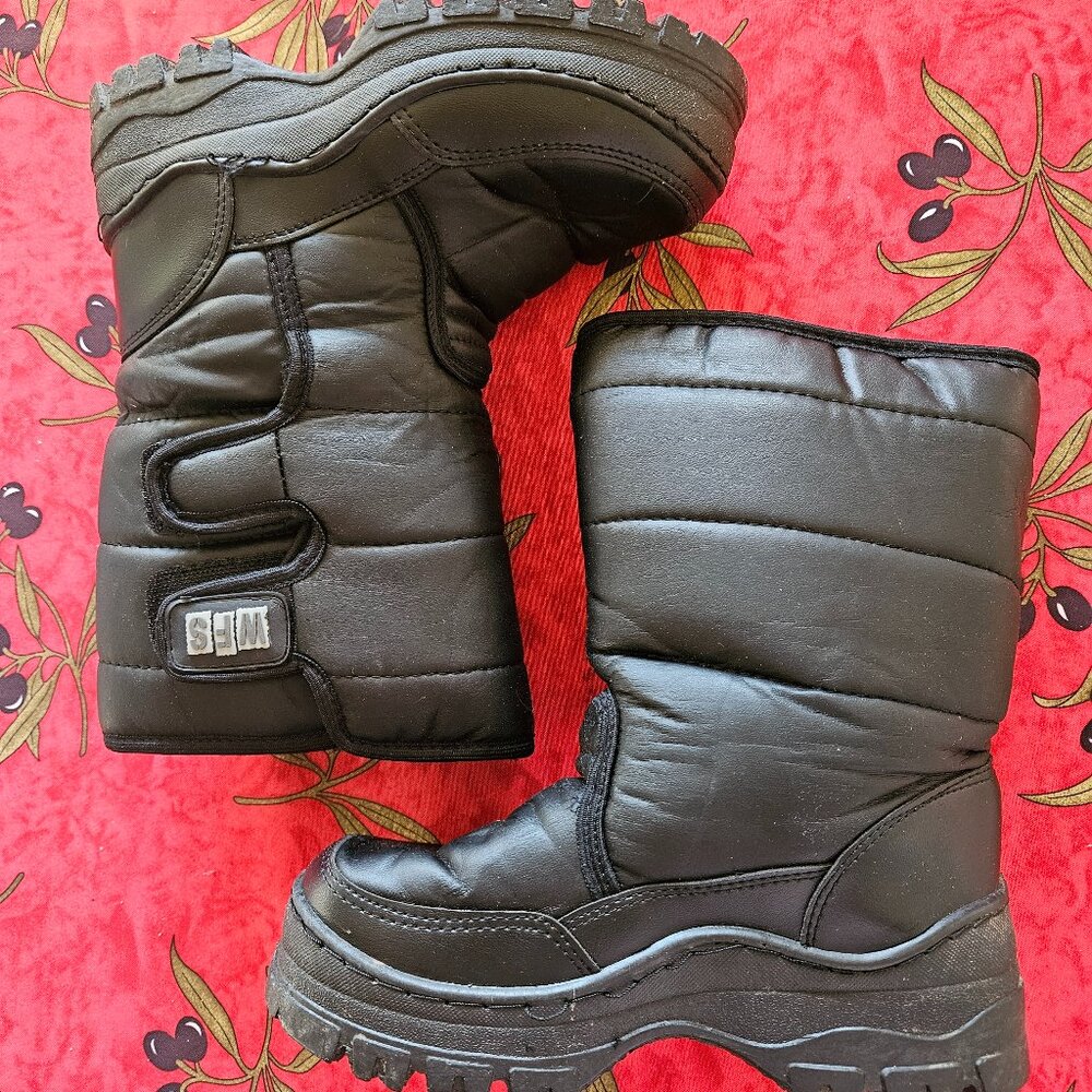 Youth Cold weather/snow boots - fleece lined - size 4